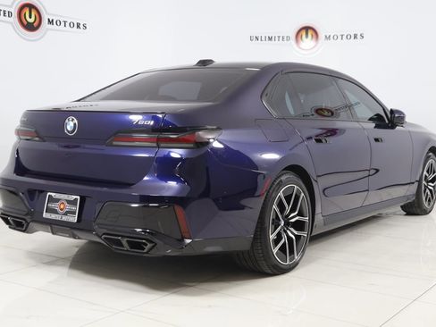 Used 2023 BMW 760i xDrive image 3