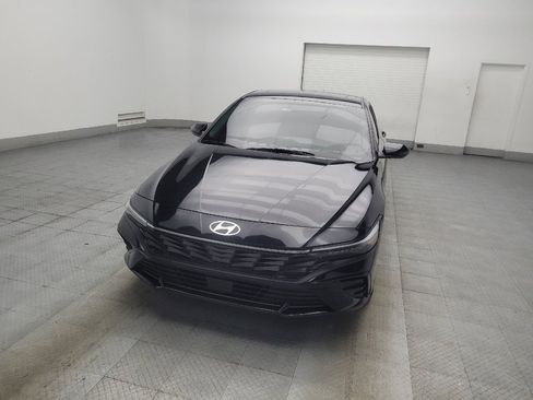 Used 2025 Hyundai Elantra Limited FWD image 15