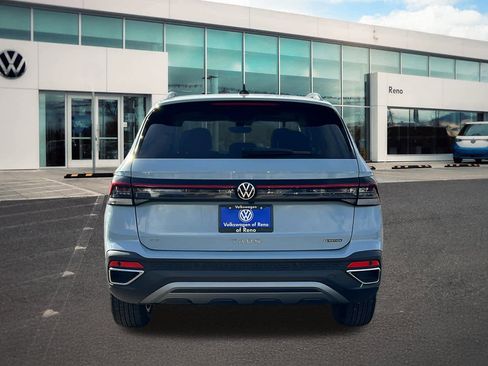 Used 2025 Volkswagen Taos SE w/ Panoramic Sunroof Package image 6