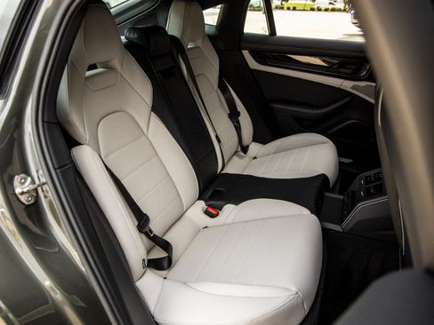 Certified 2025 Porsche Panamera image 34