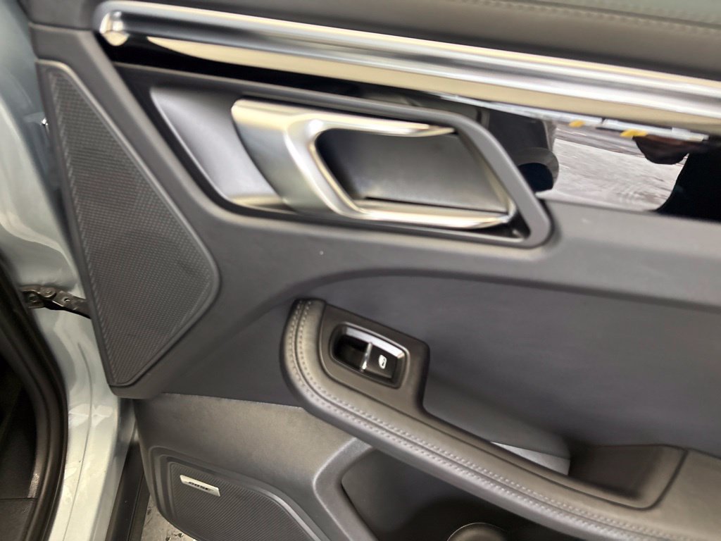 Certified 2024 Porsche Macan Turbo AWD/4WD image 27