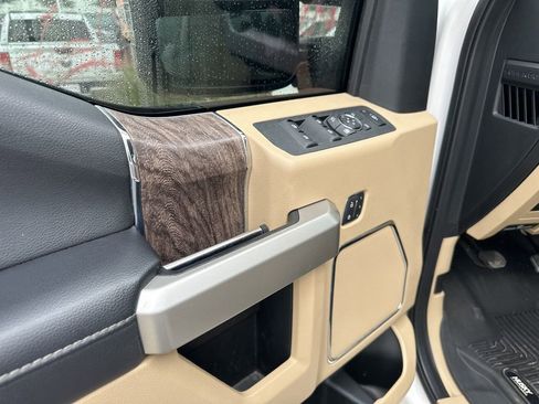 Used 2019 Ford F250 Lariat w/ Lariat Ultimate Package AWD/4WD image 27