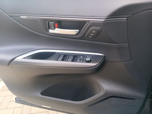 Used 2021 Toyota Venza Limited w/ Advanced Technology Package image 14