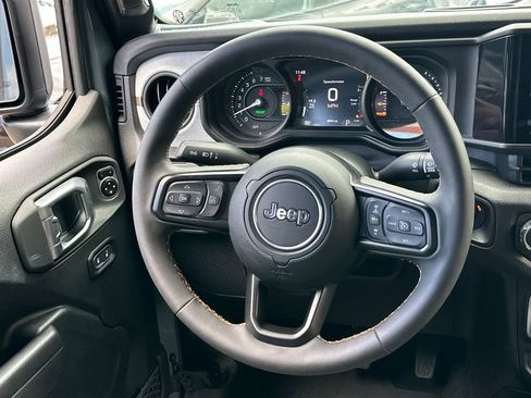 Used 2024 Jeep Wrangler Unlimited w/ Convenience Group AWD/4WD image 18