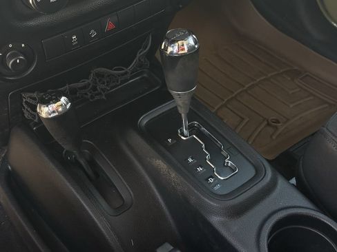 Used 2013 Jeep Wrangler Sport AWD/4WD image 17