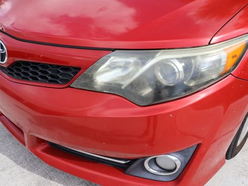 Used 2014 Toyota Camry SE FWD image 3