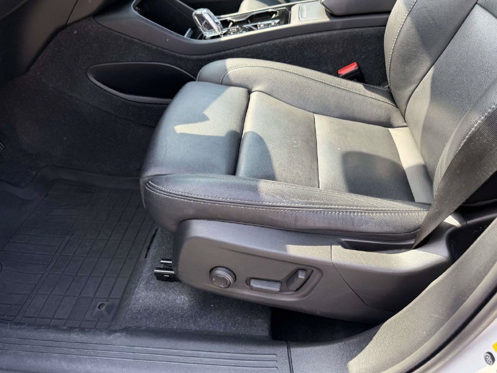 Used 2024 Volvo XC40 B5 Plus w/ Protection Package Premier AWD/4WD image 17