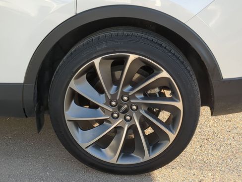 Used 2022 Lincoln Nautilus Reserve w/ Equipment Group 201A image 9