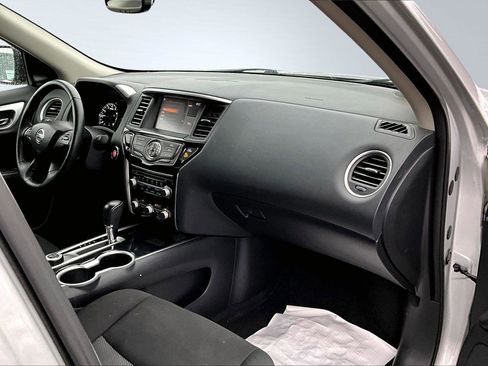 Used 2020 Nissan Pathfinder SV image 22