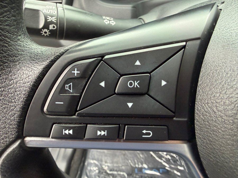 Used 2025 Nissan Leaf S FWD image 13