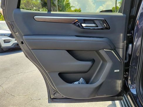 Used 2025 Chevrolet Tahoe High Country RWD image 30