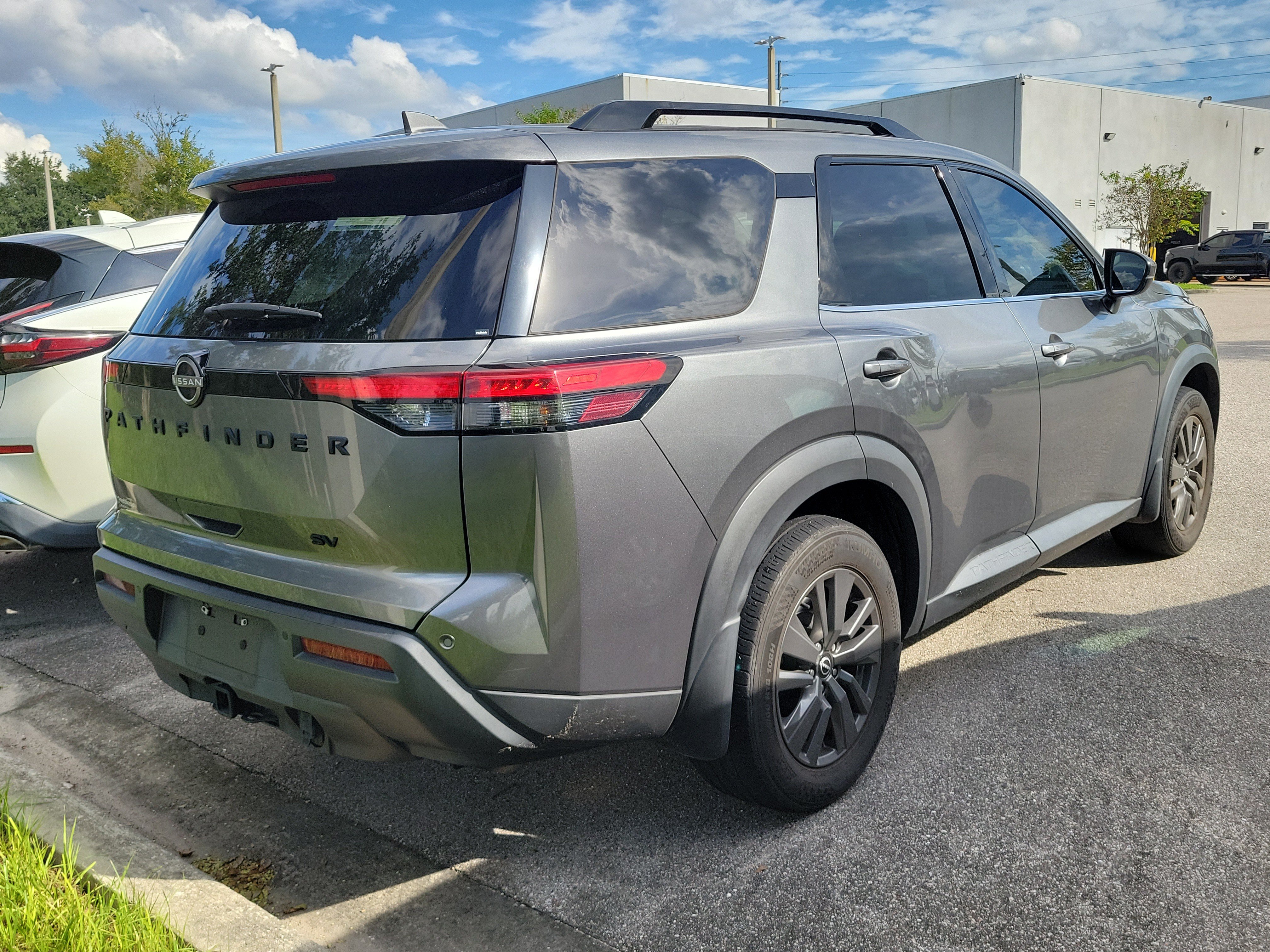 Certified 2022 Nissan Pathfinder SV w/ SV Premium Package FWD image 3