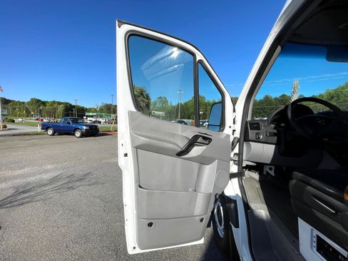Used 2012 Mercedes-Benz Sprinter 2500 image 23