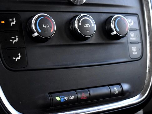 Used 2013 Dodge Grand Caravan American Value Package image 28