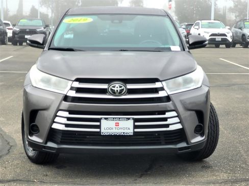 Used 2019 Toyota Highlander LE image 2