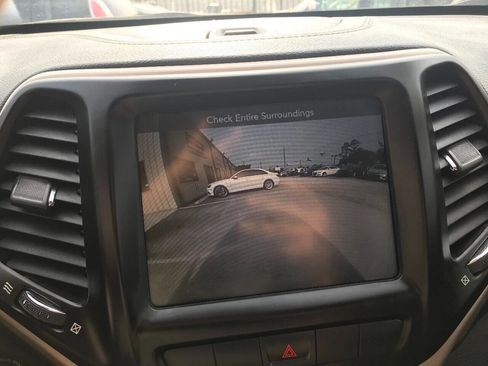 Used 2015 Jeep Cherokee Latitude FWD image 52