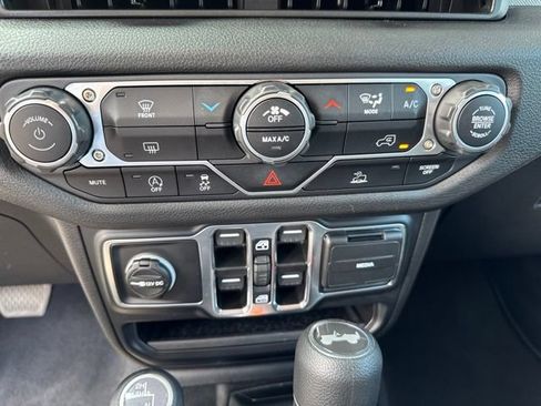 Used 2025 Jeep Wrangler Sport S AWD/4WD image 22