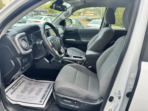 Used 2023 Toyota Tacoma SR5 w/ Technology Package AWD/4WD image 8