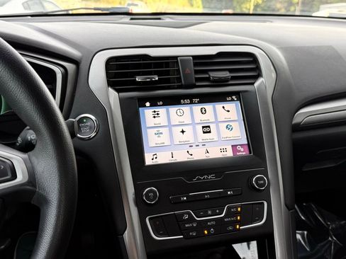 Used 2019 Ford Fusion SE FWD image 36