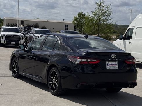 Used 2023 Toyota Camry SE FWD image 4