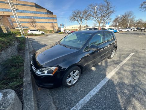 Used 2017 Volkswagen Golf Wolfsburg Edition image 6