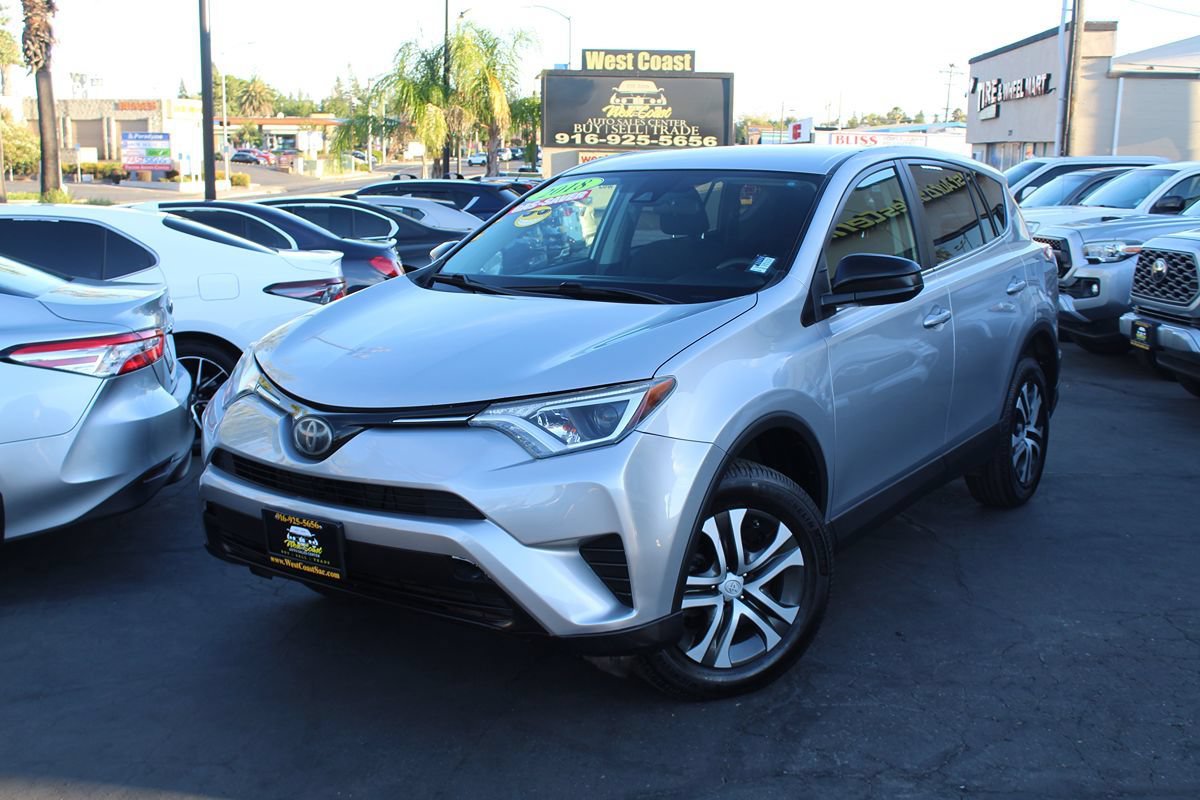Used 2018 Toyota RAV4 LE FWD image 38