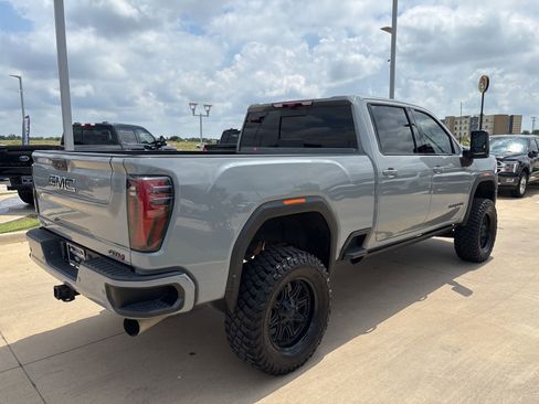 Used 2024 GMC Sierra 2500 AT4 w/ AT4 Premium Plus Package AWD/4WD image 6