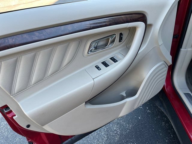 Used 2012 Ford Taurus Limited FWD image 18