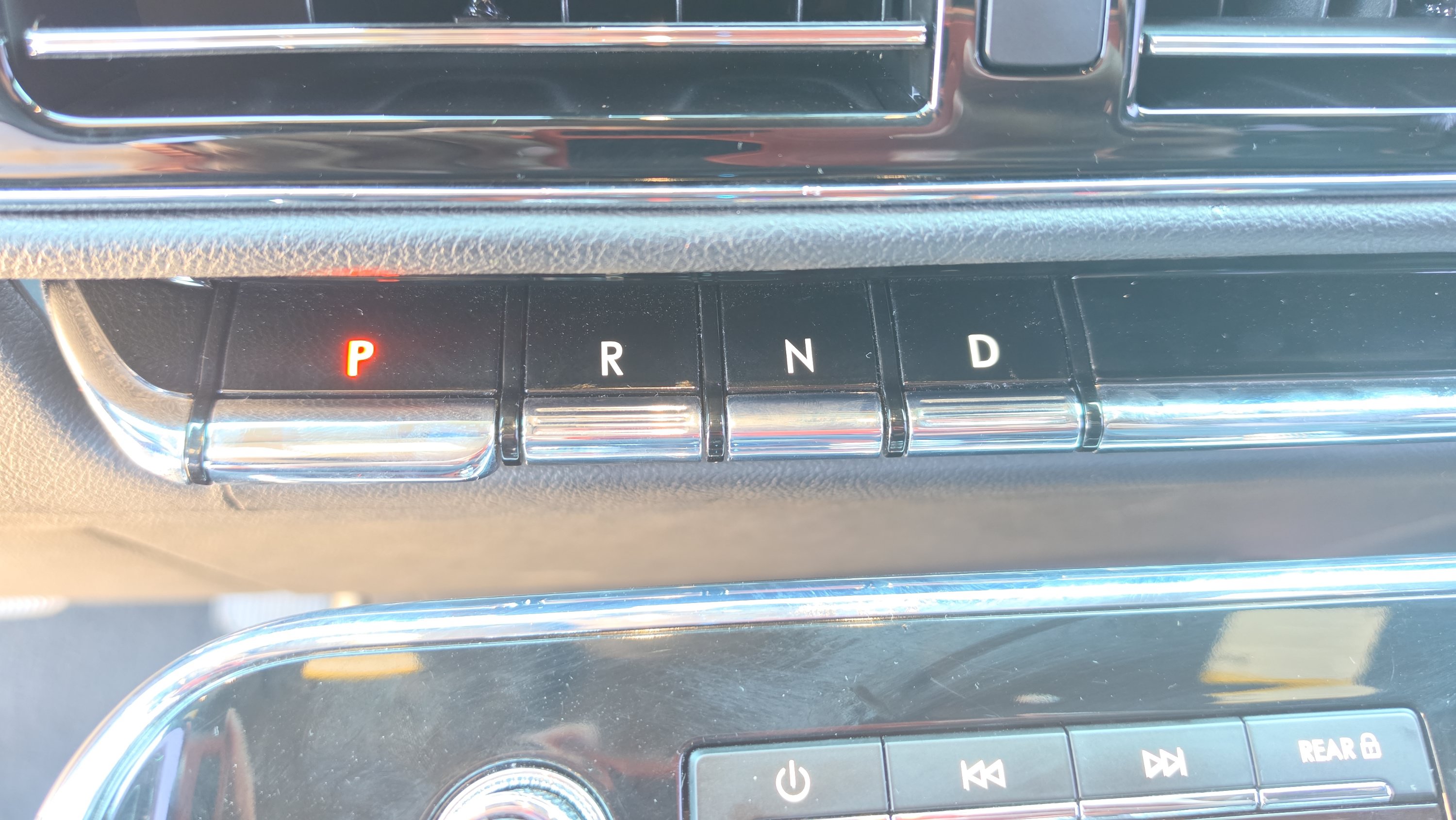 Used 2024 Lincoln Navigator Premiere AWD/4WD image 19