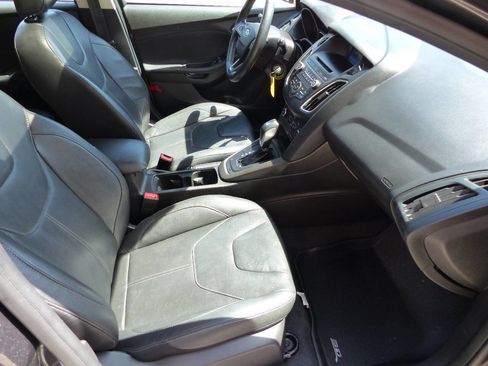Used 2016 Ford Focus SE w/ Equipment Group 201A FWD image 29