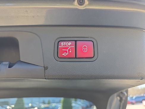 Used 2018 Mercedes-Benz GLC 300 4MATIC image 17