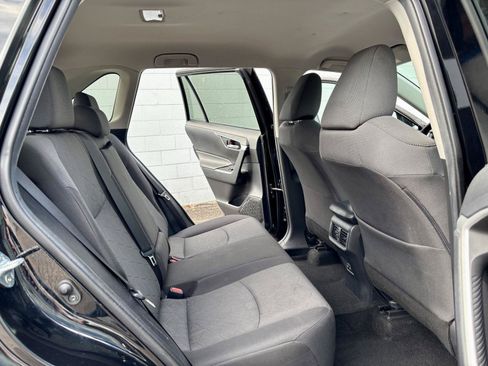 Used 2021 Toyota RAV4 XLE AWD/4WD image 9