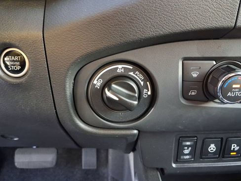 Used 2024 Nissan Frontier SV w/ Hardbody Edition AWD/4WD image 17