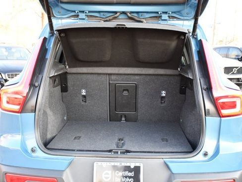 Certified 2025 Volvo XC40 B5 Plus image 27