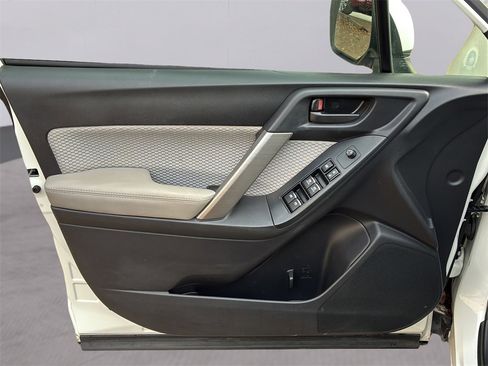 Used 2017 Subaru Forester 2.5i Premium w/ All-Weather Package image 37