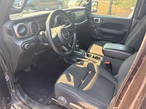 Used 2018 Jeep Wrangler Unlimited Sport S AWD/4WD image 17