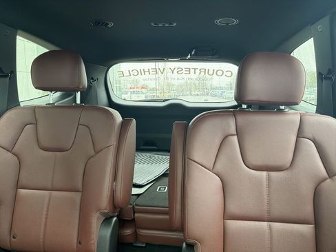 Certified 2024 Kia Telluride EX w/ EX Captain's Chair Package image 6