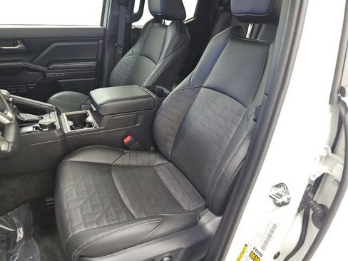 Used 2024 Toyota Tacoma TRD Sport image 14