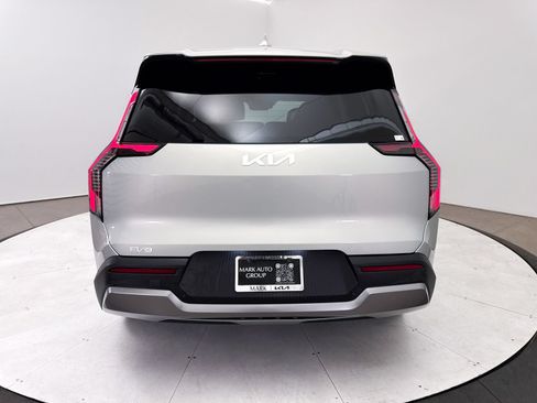Certified 2024 Kia EV9 Light Long Range RWD image 18