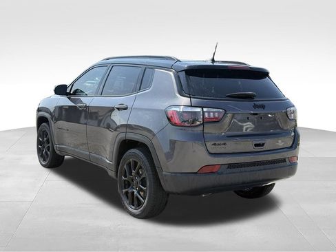 Used 2023 Jeep Compass Latitude w/ Sun and Sound Group AWD/4WD image 3