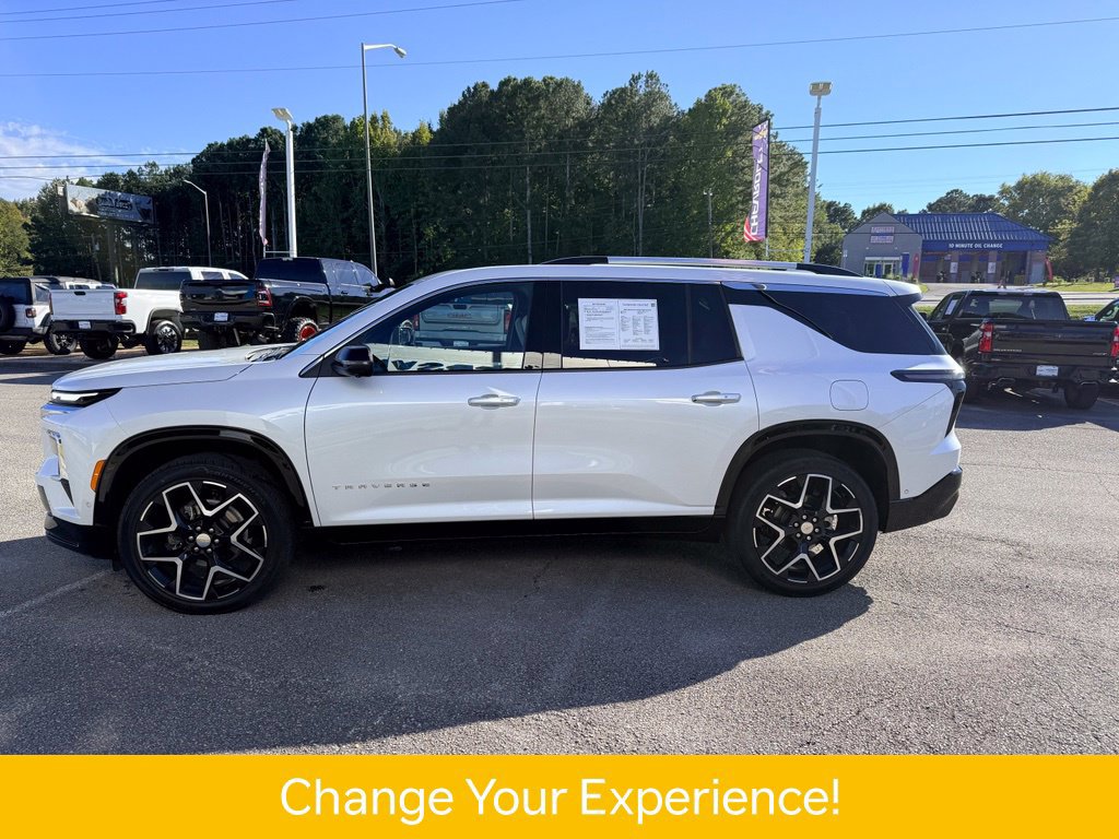 Used 2025 Chevrolet Traverse High Country FWD image 3