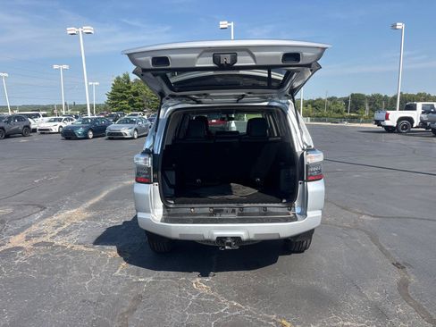 Used 2018 Toyota 4Runner SR5 Premium AWD/4WD image 11