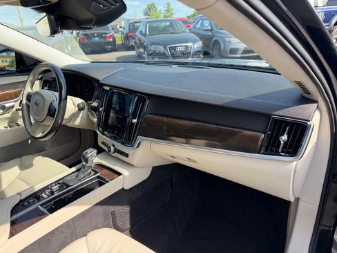 Used 2018 Volvo S90 T5 Momentum w/ Convenience Package FWD image 15