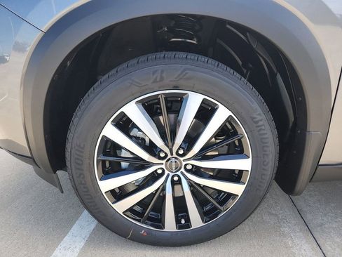 New 2025 Nissan Pathfinder Platinum image 23