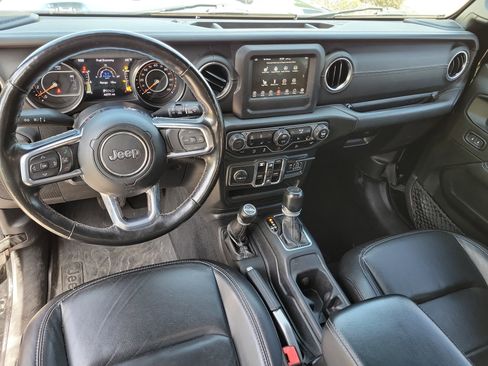 Used 2020 Jeep Wrangler Unlimited Sahara w/ Cold Weather Group AWD/4WD image 8