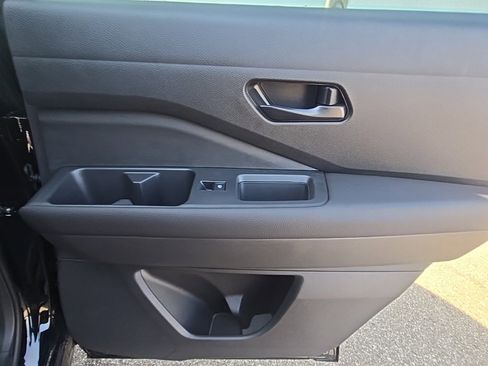 New 2025 Nissan Pathfinder SV image 28