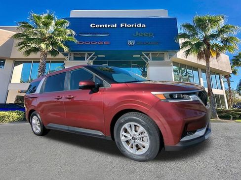 Used 2024 Kia Carnival LX image 2