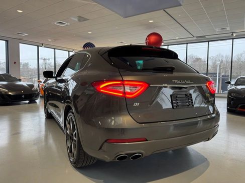 Used 2019 Maserati Levante image 3