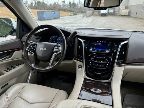 Used 2016 Cadillac Escalade Luxury image 27