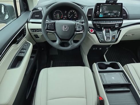 New 2026 Honda Odyssey Touring image 9